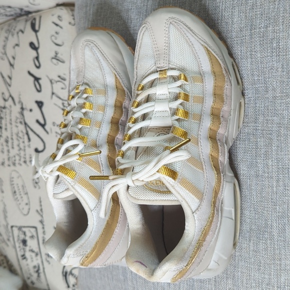Nike Air Max 95 Av8428-001 Desert Sand Metallic Gold-Summit White Women's Size 7 - Picture 5 of 16
